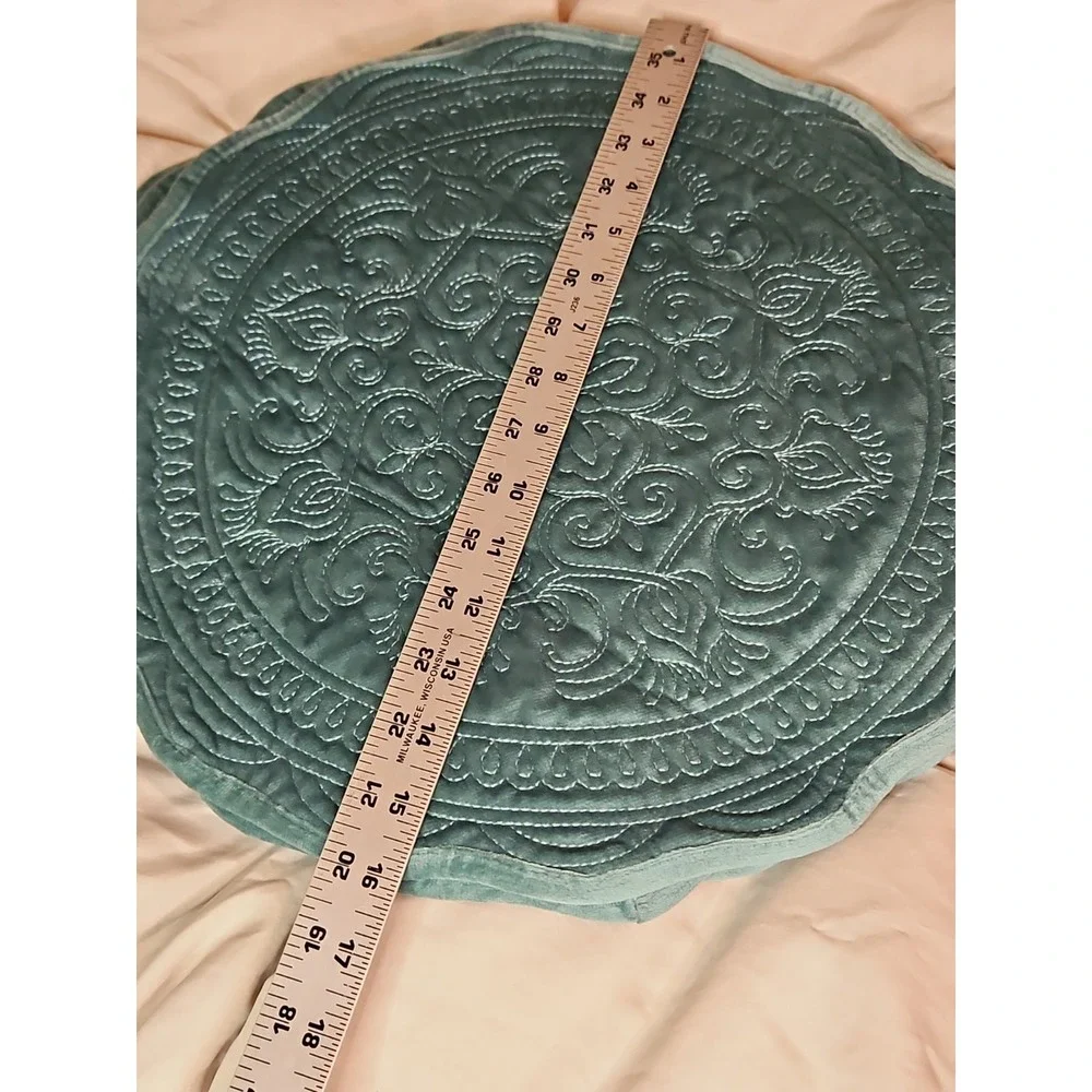 Round Velour Velvet Placemats Quilted Scalloped 16